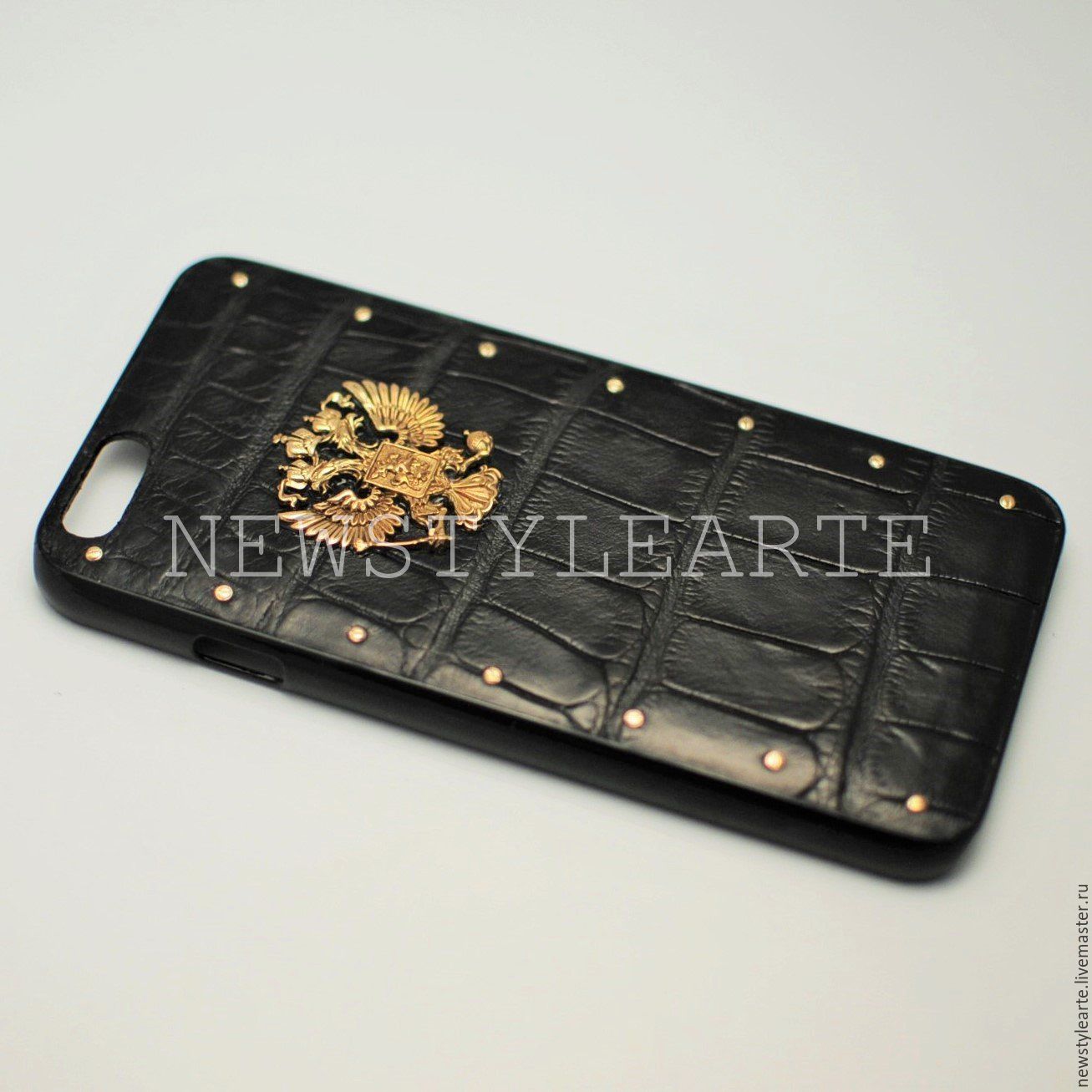 Смотреть Чехол из кожи крокодила для iPhone 7 от Louis Vuitton видео Смотреть Чехол из кожи крокодила для iPhone 7 от Louis Vuitton видео