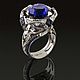К004, белое золото 750 пробы.
Центральная вставка - танзанит 14.63ct.
Бриллианты - 1.136ct.
Бриллианты капли - 0.41ct.
Бриллианты сердце - 0.55ct.
Сапфиры - 1.658ct
Вес - 24.31 г. на подшипнике