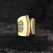Перстень из серебра с ониксом: накладка мини камня цирконий