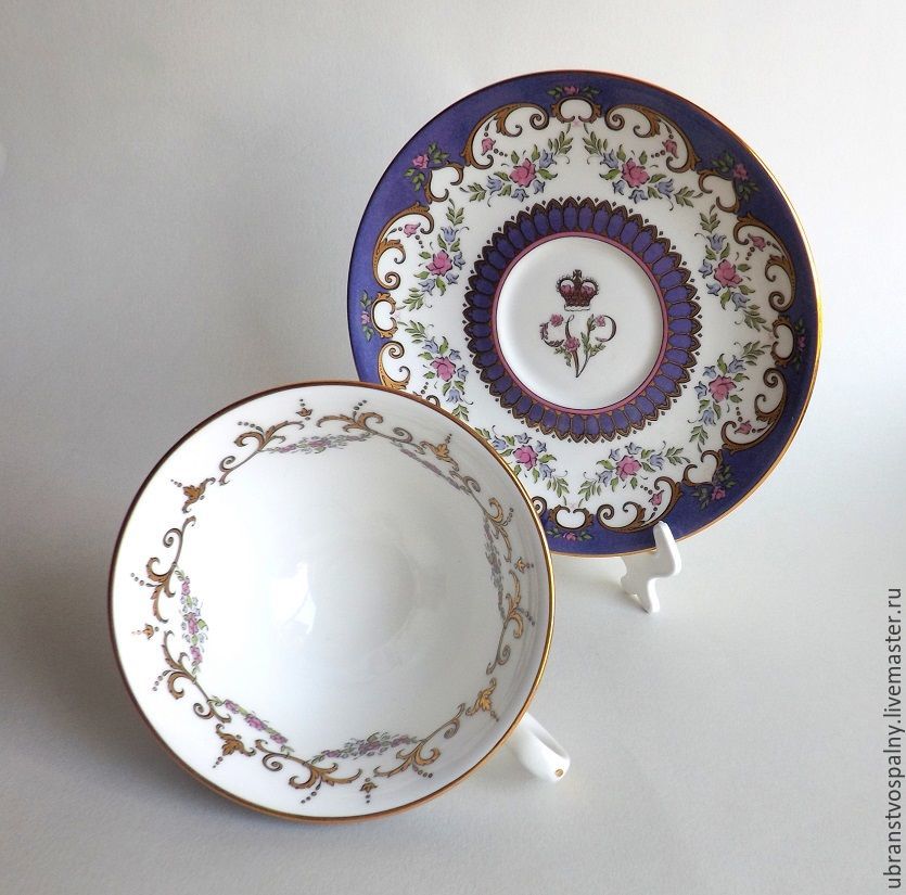 Royal porcelain посуда england. Фарфор Роял Порцелайн Ингланд коллекшн. Чайный сервиз Роял коллекшн. Queen Victoria 1881 фарфор Royal Porcelain. Royal collection England 1835 посуда.