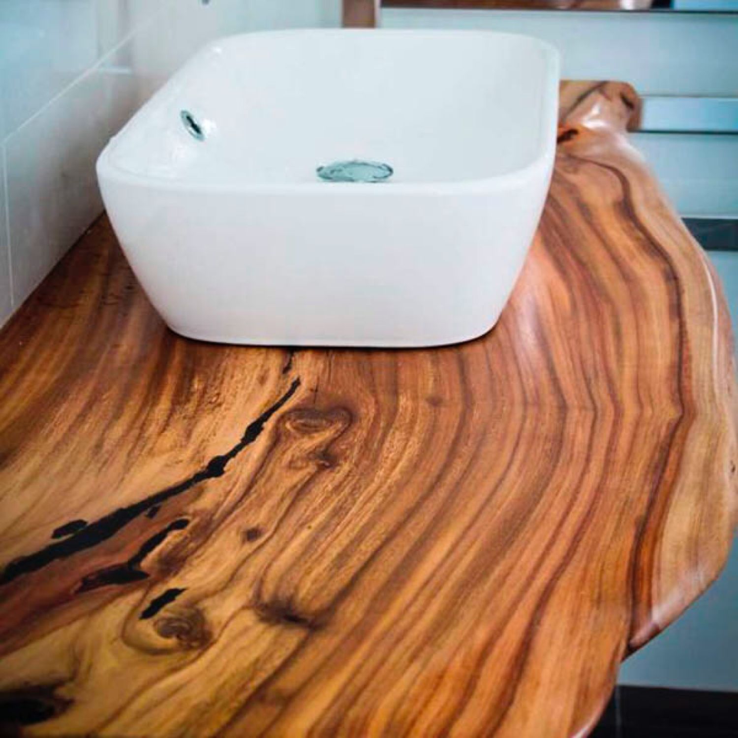 столешница в ванную из слэба дерева
