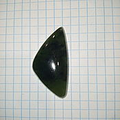 A cabochon of charoite backless