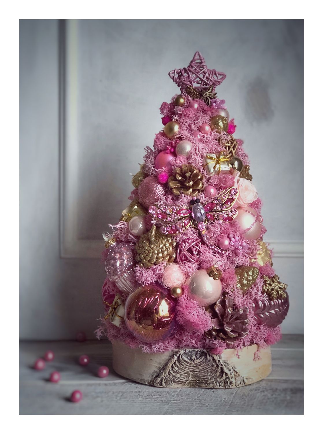 Красивая елка на улице. Елки в коломенском. Елка в марте. Елка осыпалась. Красивая елка.