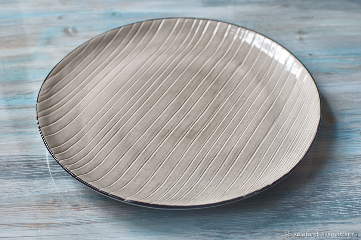 Керамическая тарелка. Тарелочки из глины. Тарелки ручные. Керамические тарелки ручной. Керамическая тарелка.