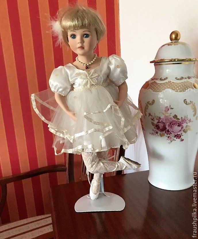 collectable porcelain dolls