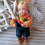 Ватная игрушка "Алёнушка с куклой"