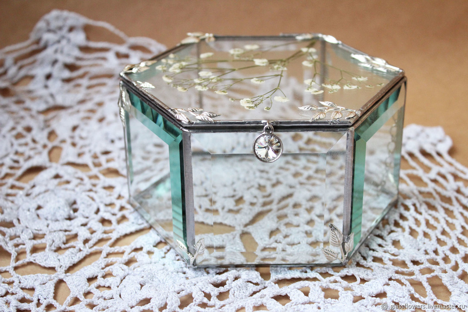 Шкатулка из стекла. Шкатулка с гербарием. Фацетное стекло и филигрань ...