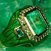 Красивое  золотое кольцо с камнем Мистик-топаз и ПЕРИДОТАМИ