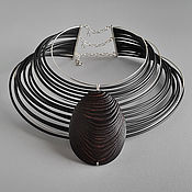 Necklace-bracelet-transformer made of natural linen and wood