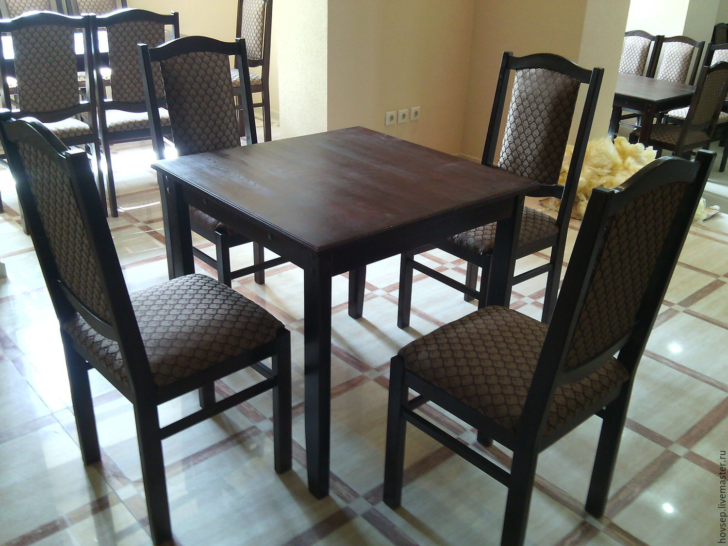 Кухонные стула б у. Столы и стулья для кафе. Столы и стулья для кофейни. Турецкие столы и стулья. Стулья и столик в кафе популярные.
