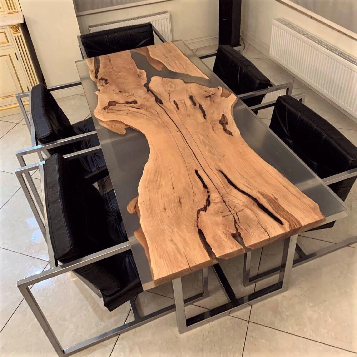 Обеденные столы из массива дерева для гостиной от производителя.