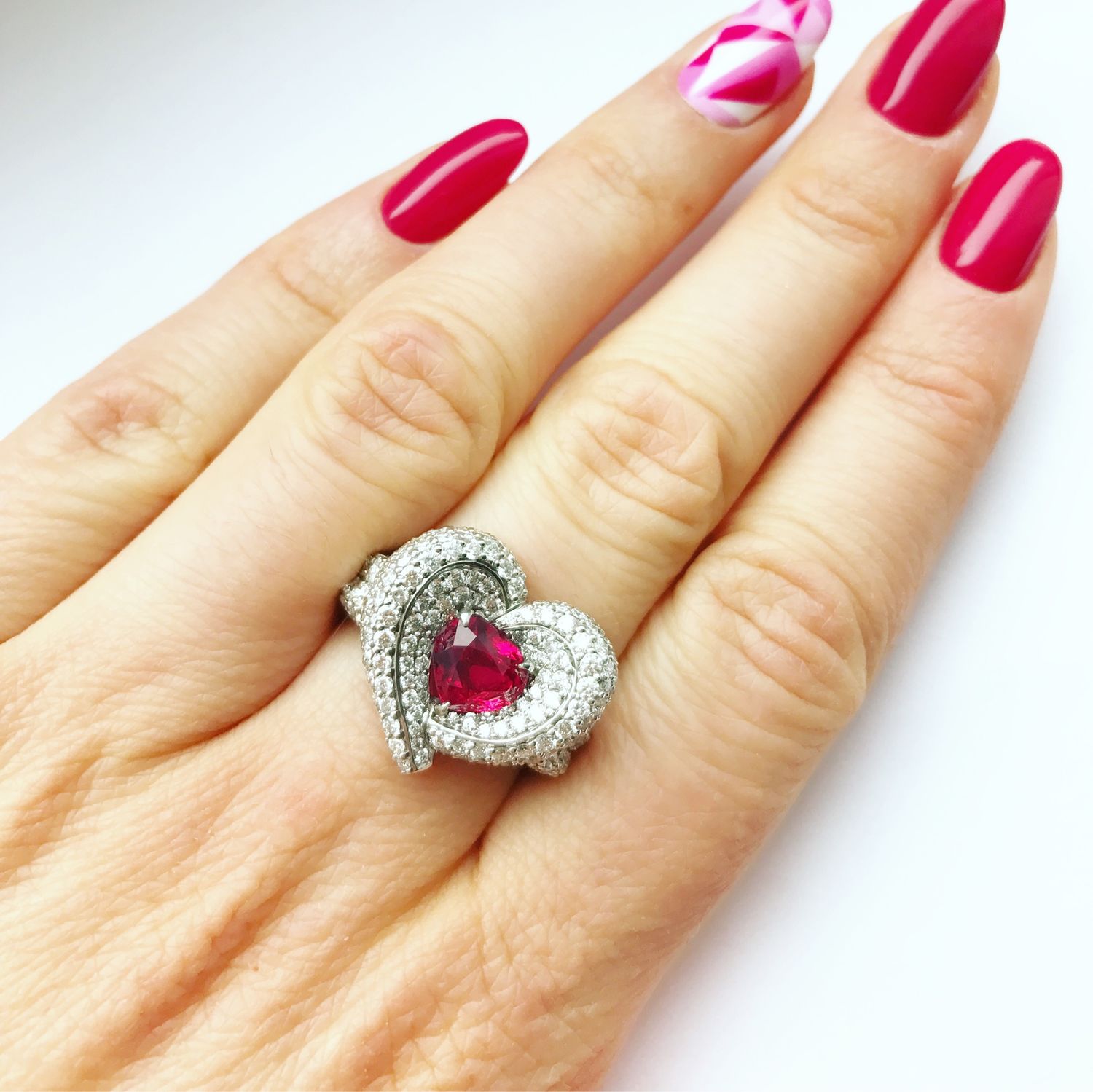 Серебряное кольцо с рубином и бриллиантами