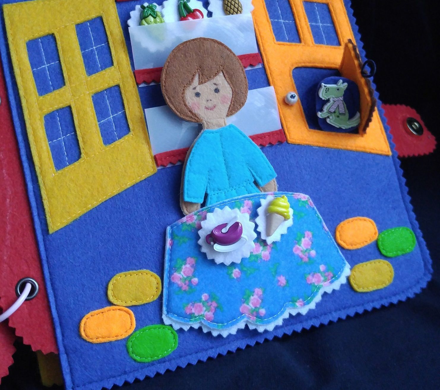 Книга-домик для куклы из фетра