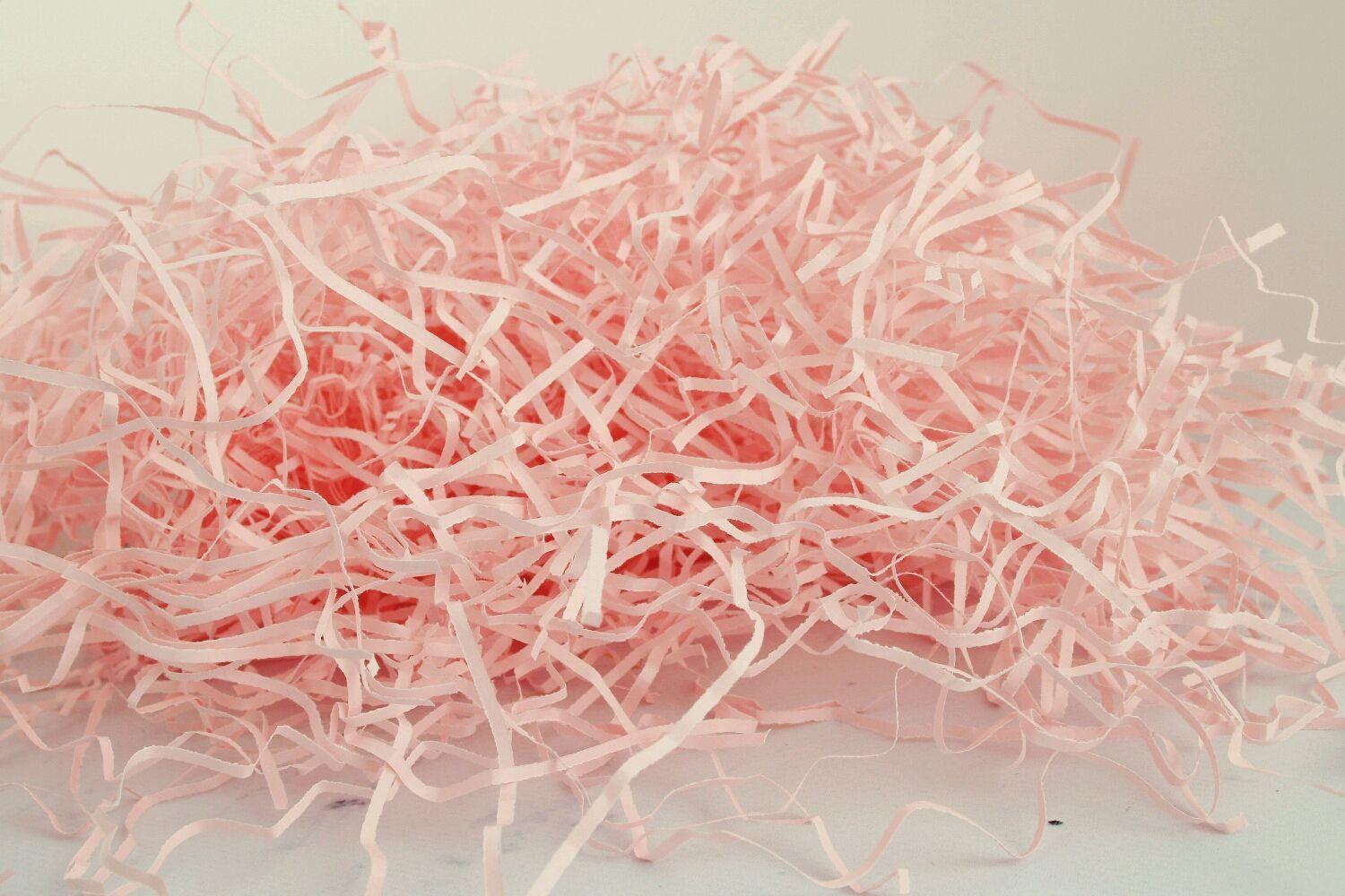 Нарезанная бумага для упаковки. Наполнитель бумажный мятный, 50 г. Цвет: пергамент небеленый (204). Бумажный наполнитель. Бумажный наполнитель 50 гр.