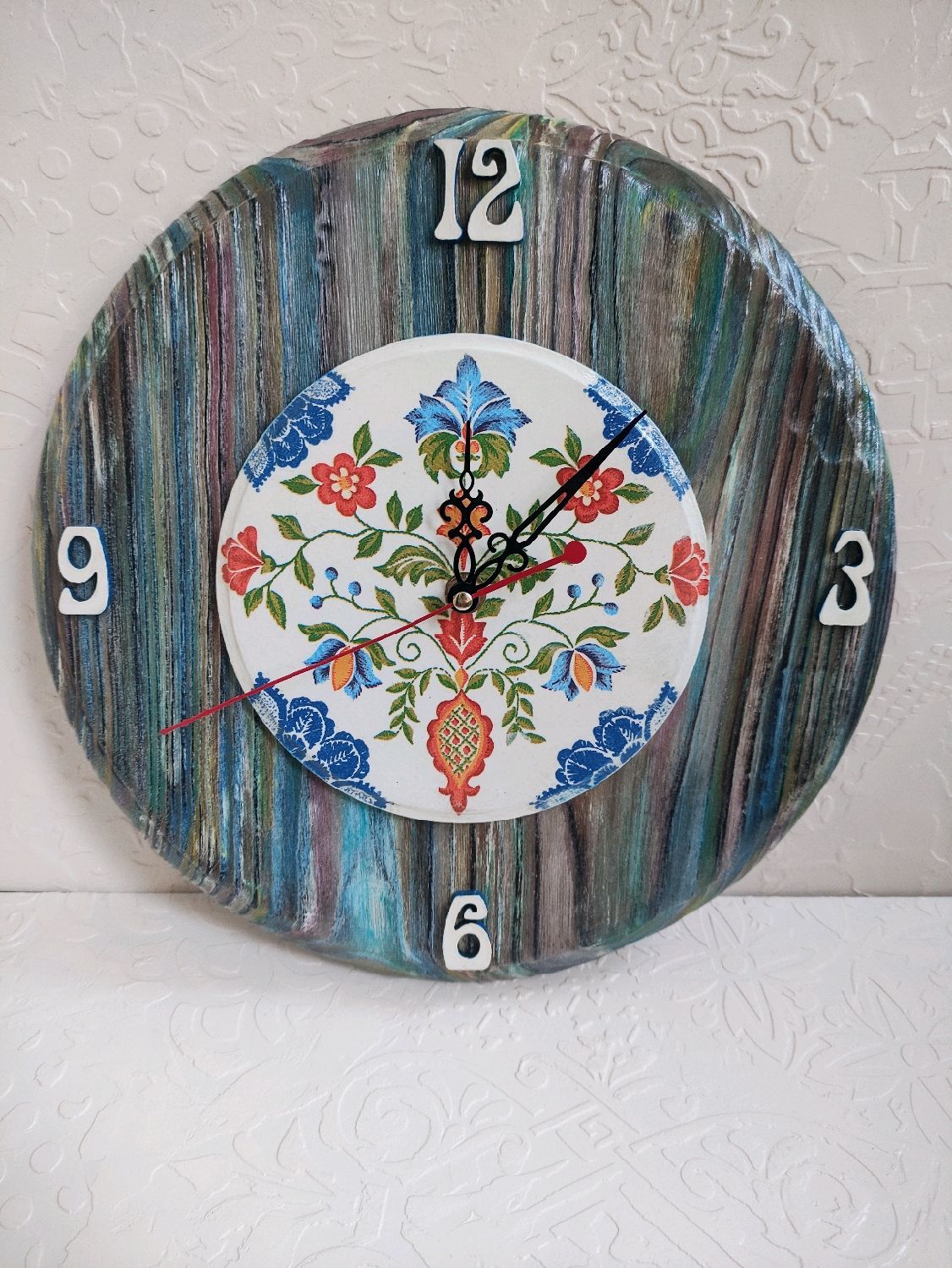 Часы Радужное настроение – купить на Ярмарке Мастеров – BMQU9RU | Часы ...