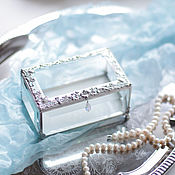 White Erica. Glass box for wedding rings
