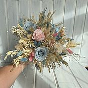 Букет невесты в бело- кремовых тонах из стабилизированных цветов