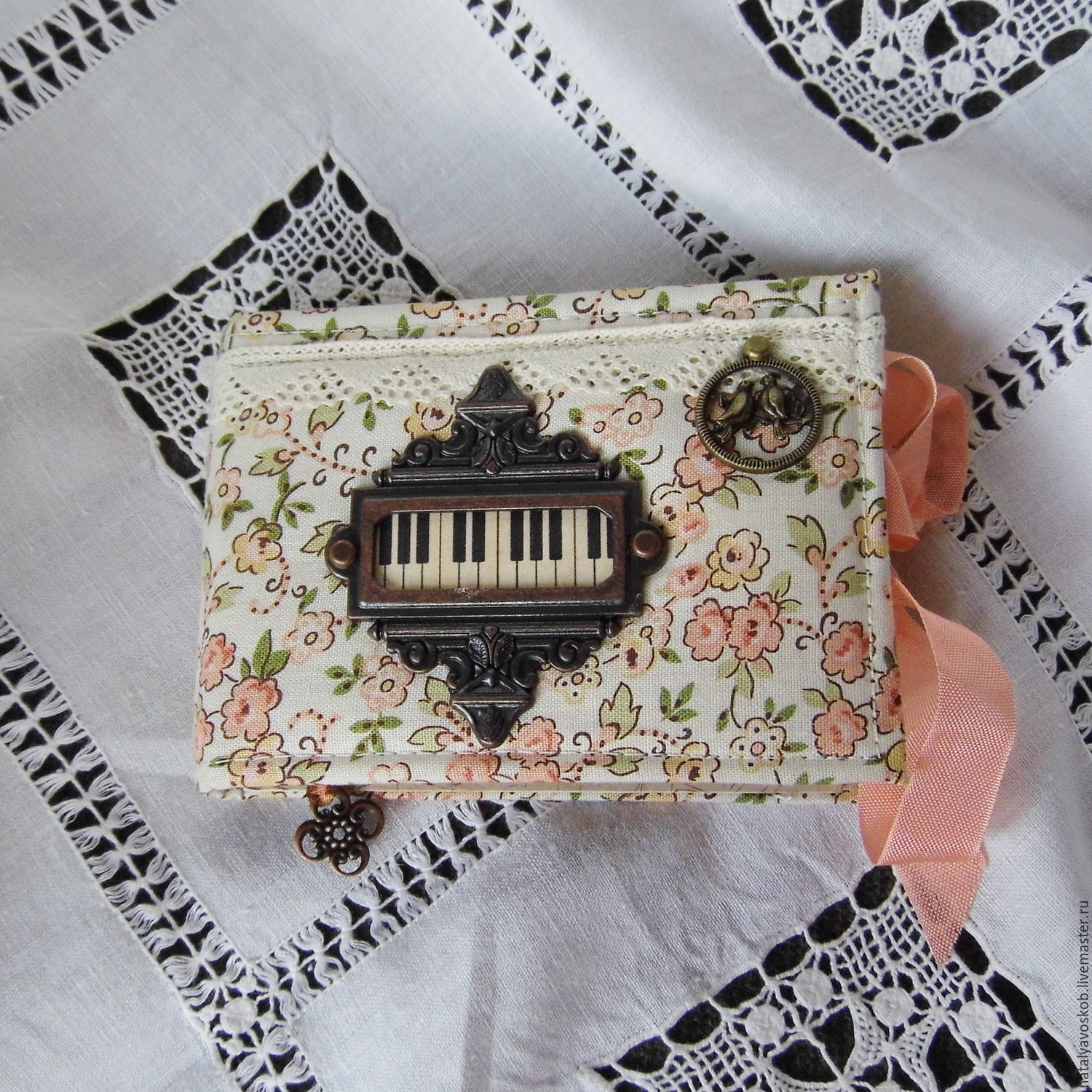 музыкальная шкатулка berkeley. творчество рукоделие. музыкальные наборы мыла. железные музыкальные шкатулки. ручная работа музыка.