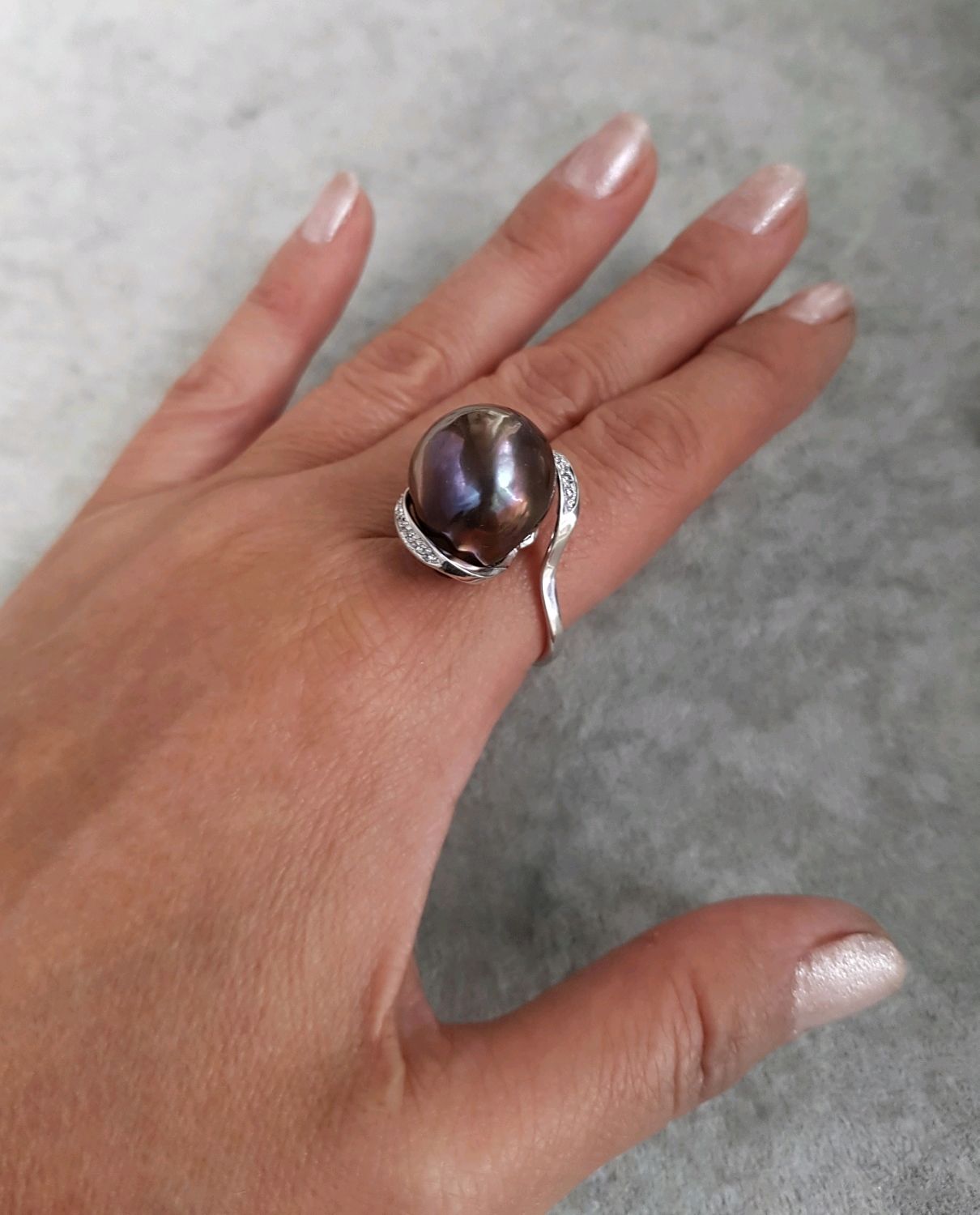 Кольцо серебряное с черным жемчугом