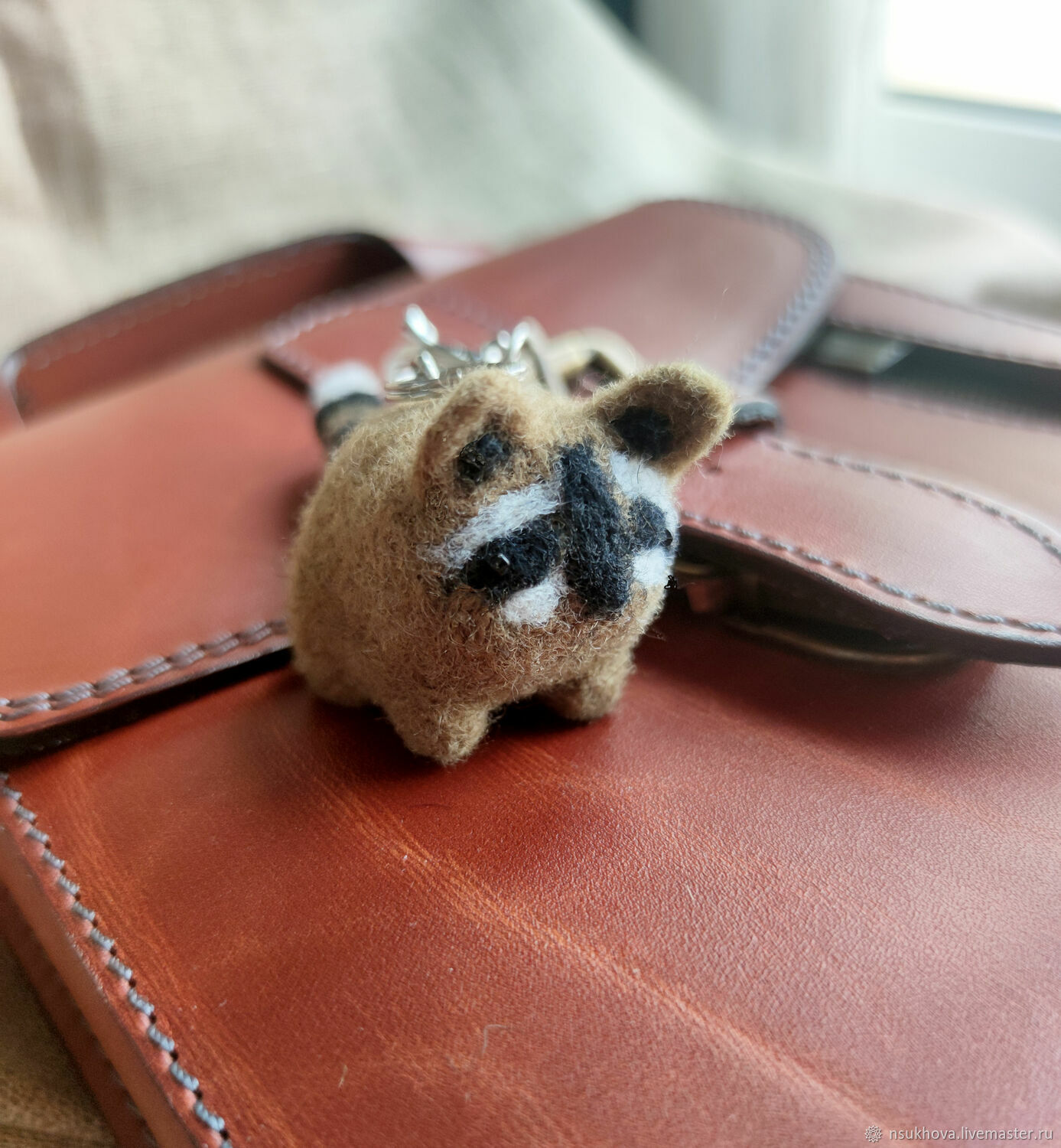 Брелок из шерсти на сумку. Кролик, лось, енот, барсук, кот, слон ...