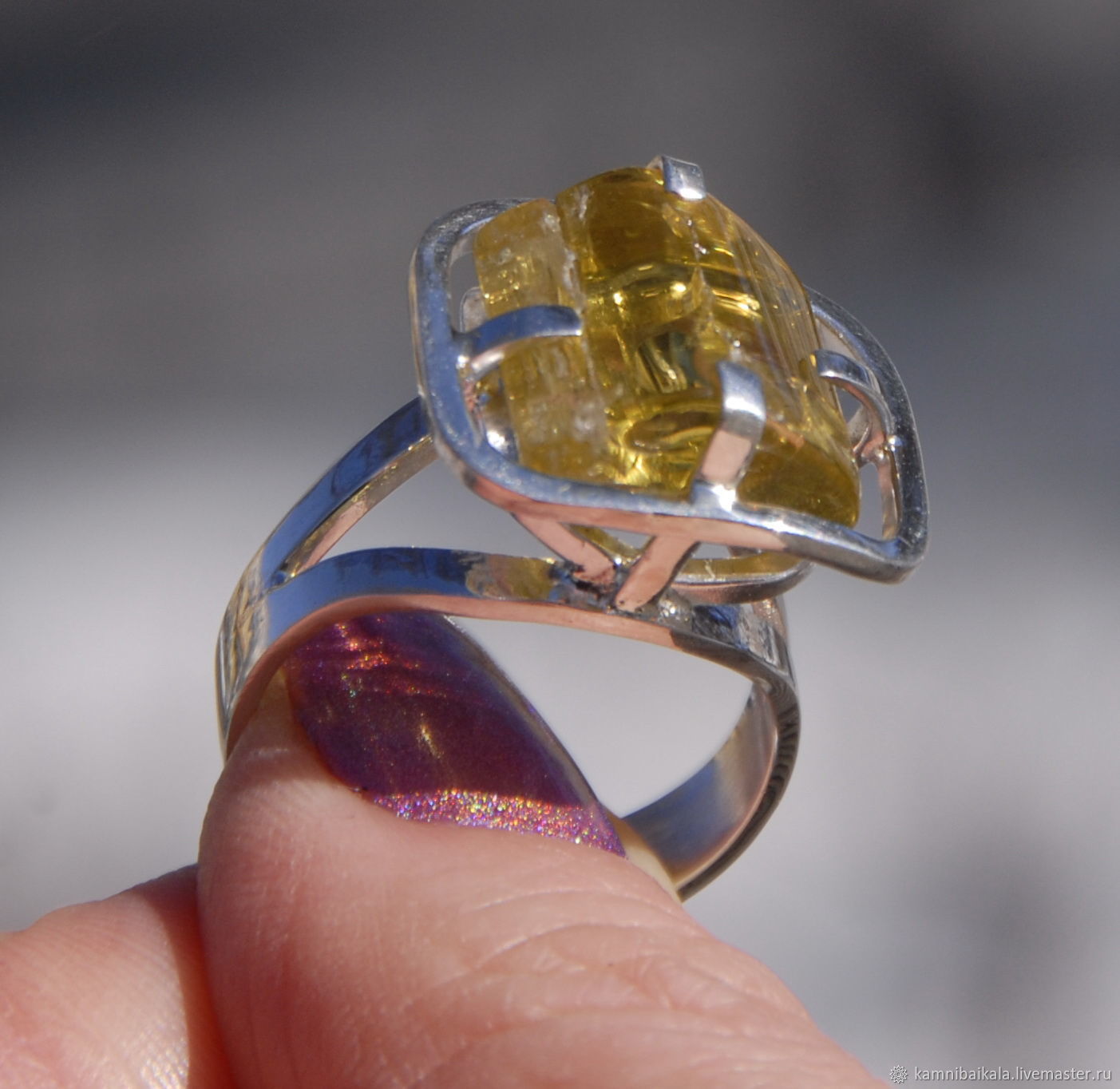 Гелиодор камень кольцо