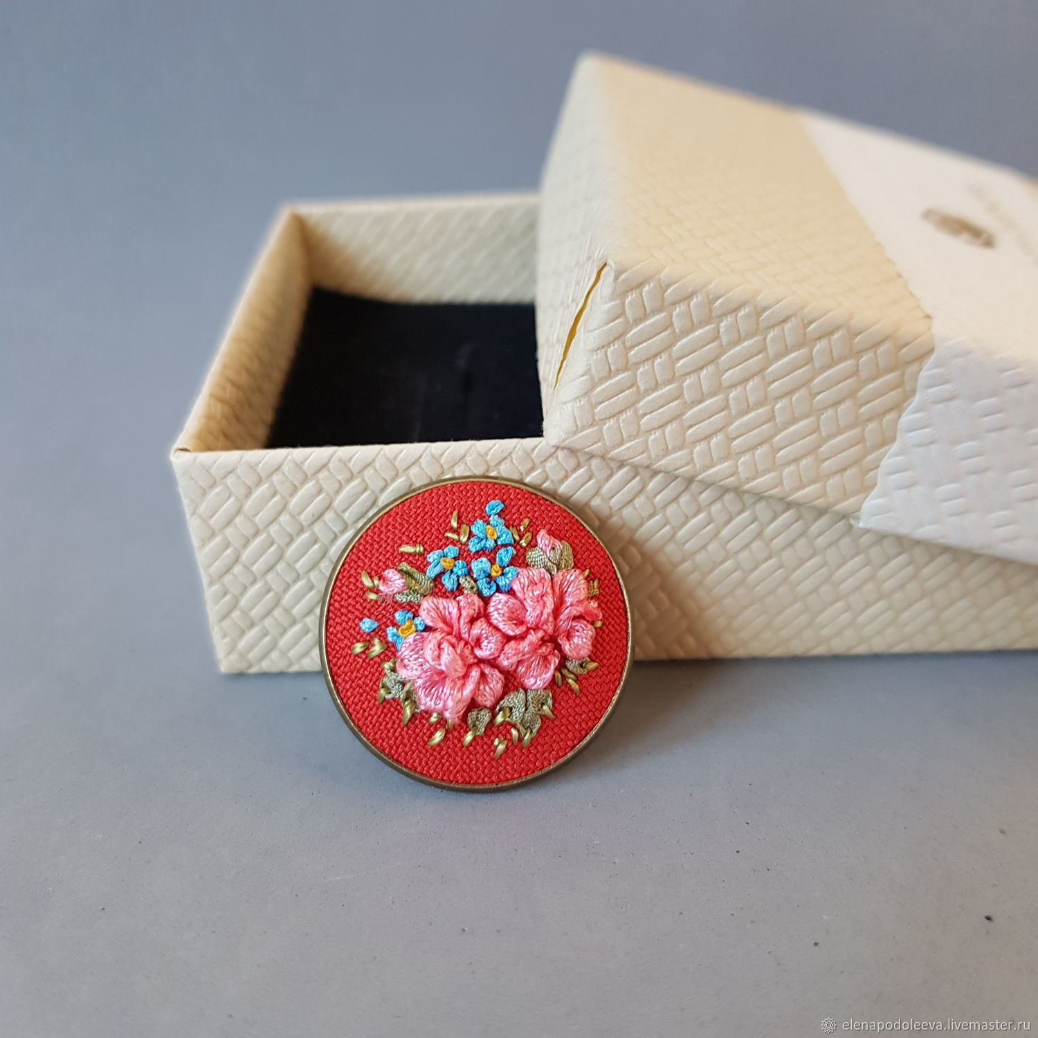 Брошь-булавка: Вышитая брошь, вышивка шелковыми лентами купить в ...