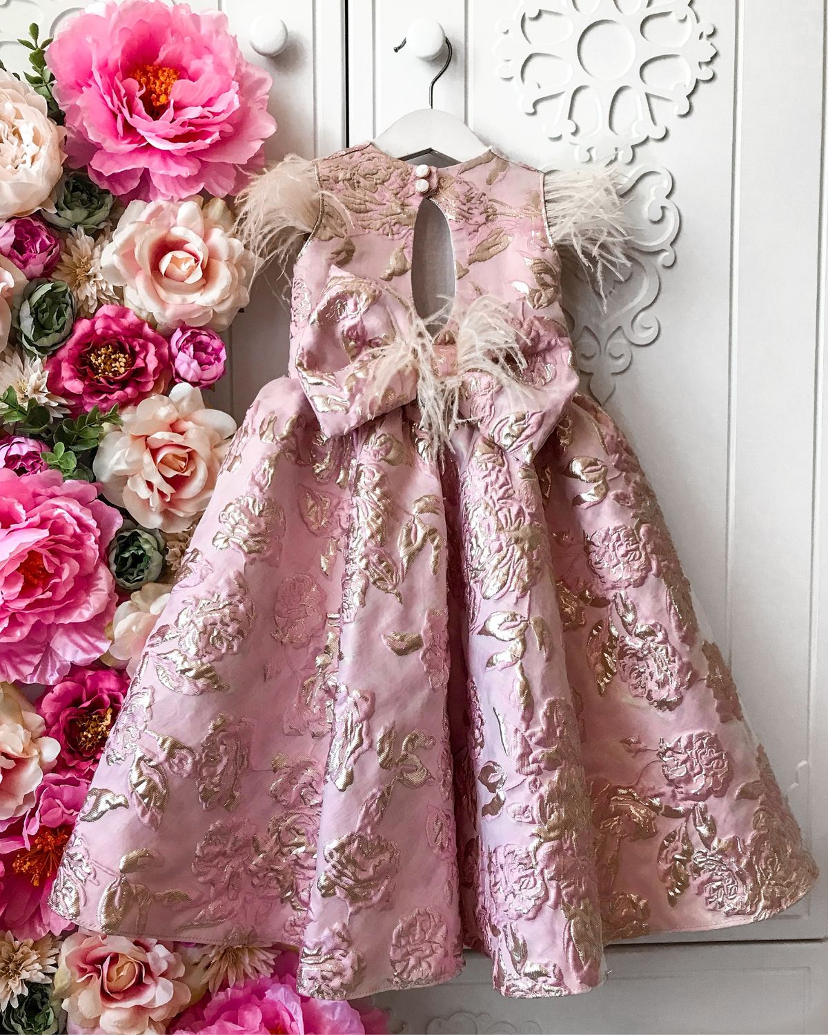 Платье с розами из ткани