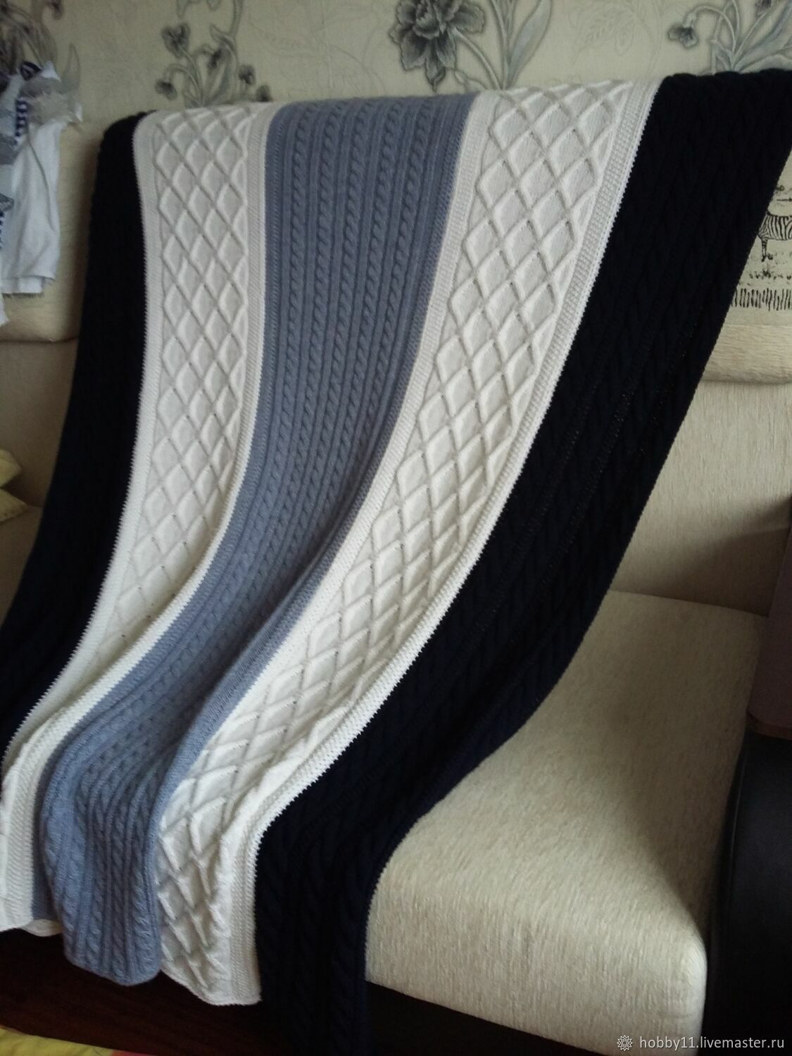 Плед ручной вязки – купить онлайн на Ярмарке Мастеров – RZNIQRU | Пледы ...