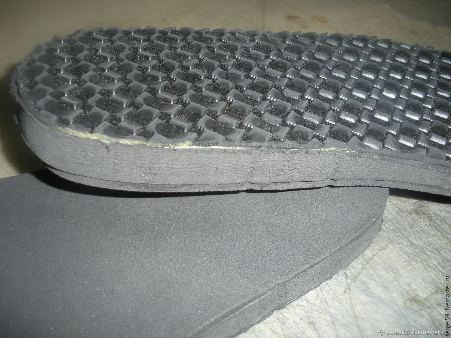 Подошва шины. Резина микропористая для ПШМ со-206. Подошва из микропоры 10 мм. Резина пористая 8мм ЭВА. Клиновидная подошва ЭВА.