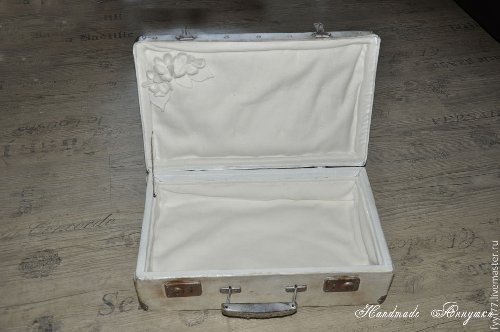 Старинный чемодан "Париж"