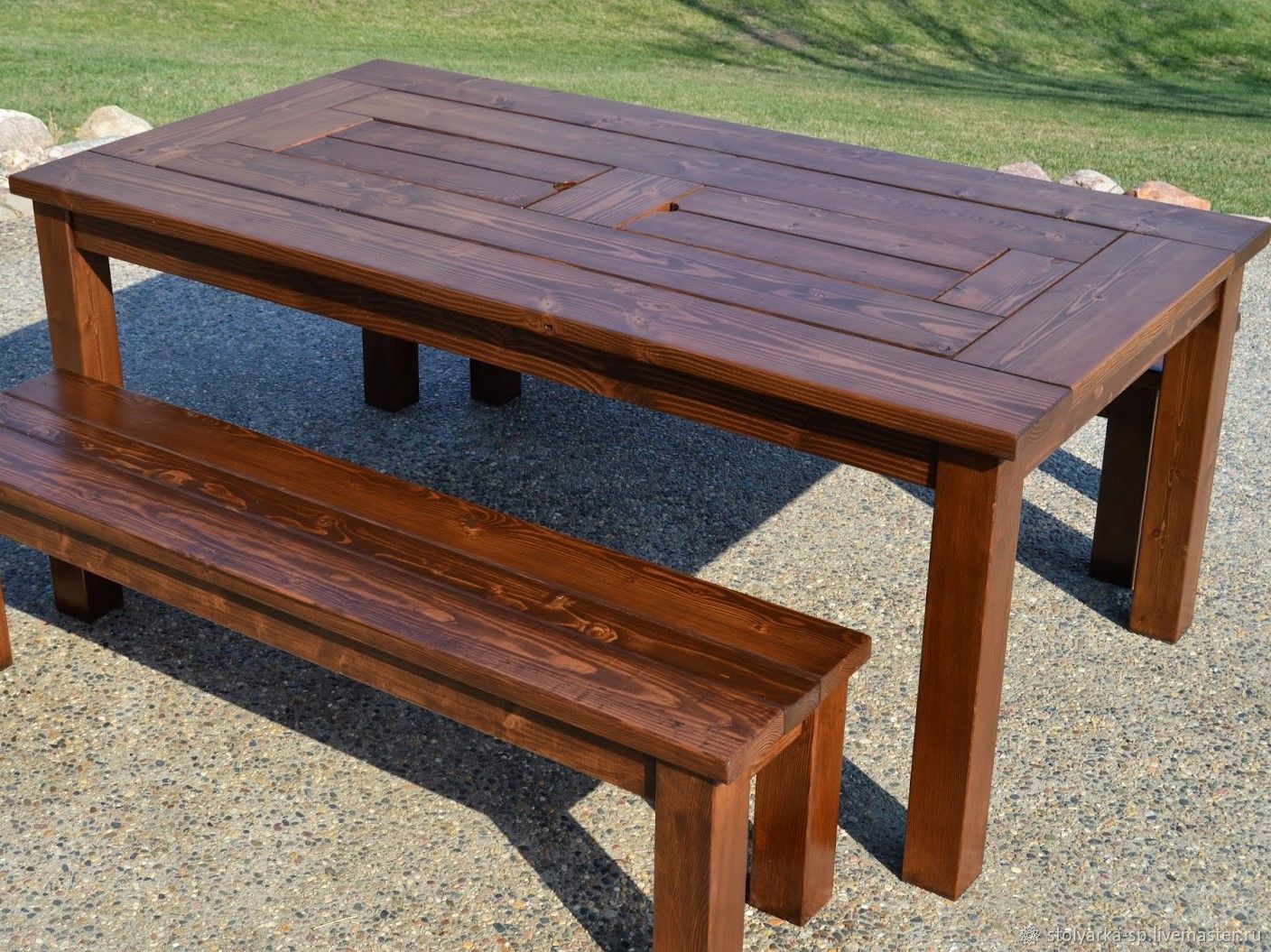 Деревянные столы из массива для дачи