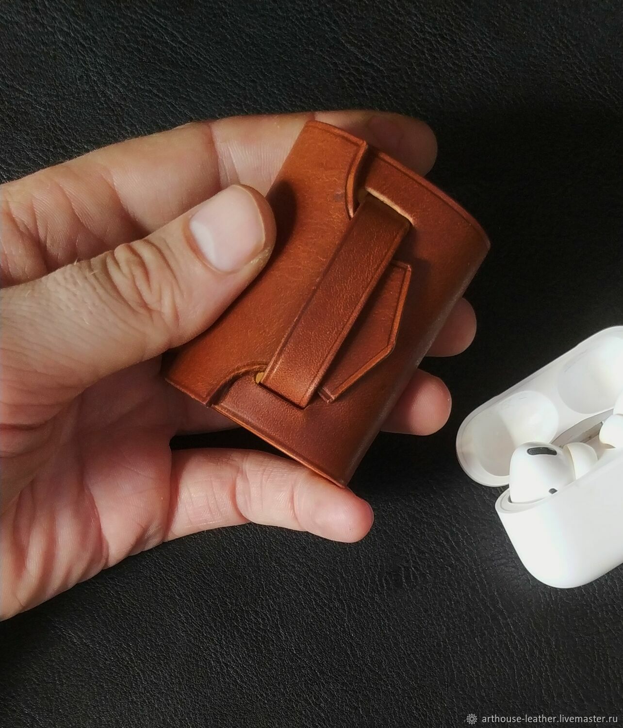 Кожаный чехол для Airpods Pro купить в интернет-магазине Ярмарка ...