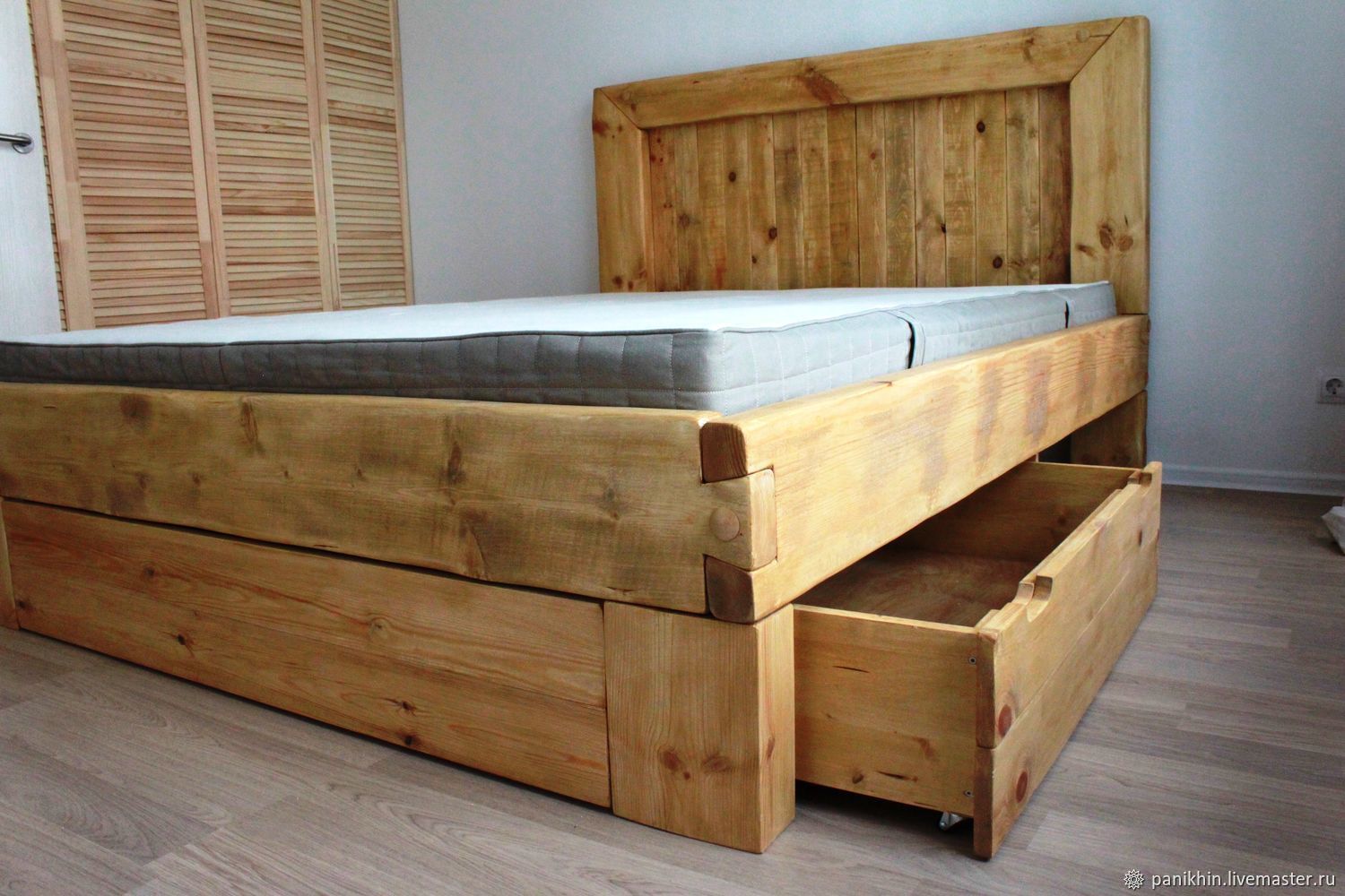 Кровать с выдвижными ящиками — 50 красивых идей. Красивые интерьеры и дизайн