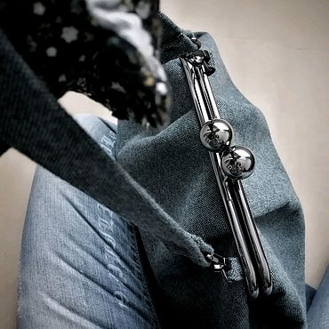 Сумки ручной работы. Ярмарка Мастеров - ручная работа Синяя джинсовая сумка тканевая под джинс на широком ремне на замке. Handmade.