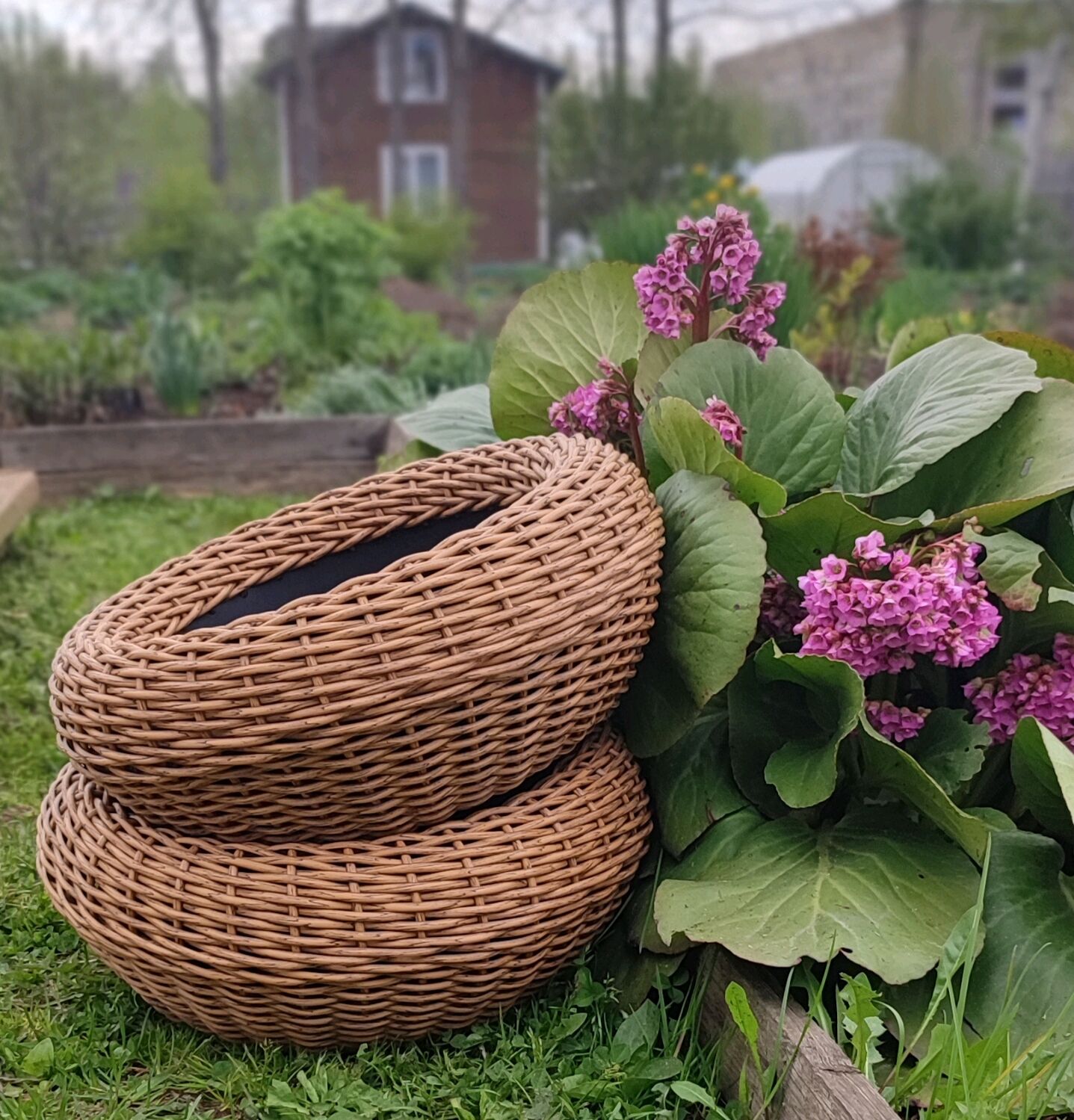 Полки для цветов из ротанга