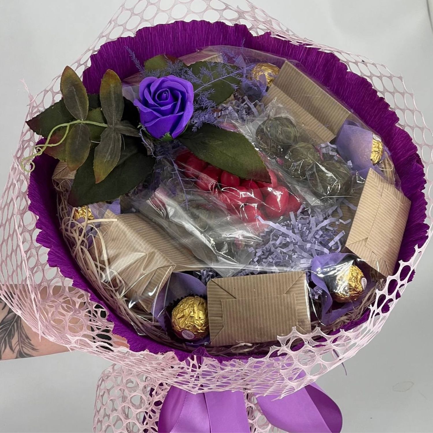 Букет из чая и конфет для девушки на 14 февраля купить в интернет ...