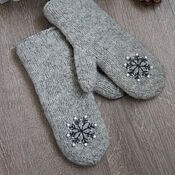 Аксессуары handmade. Livemaster - original item Mittens light gray Snowflake with embroidery woolen mittens. Handmade.