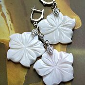 Украшения handmade. Livemaster - original item Earrings and Pendant White Flower jewelry set with mother of pearl. Handmade.