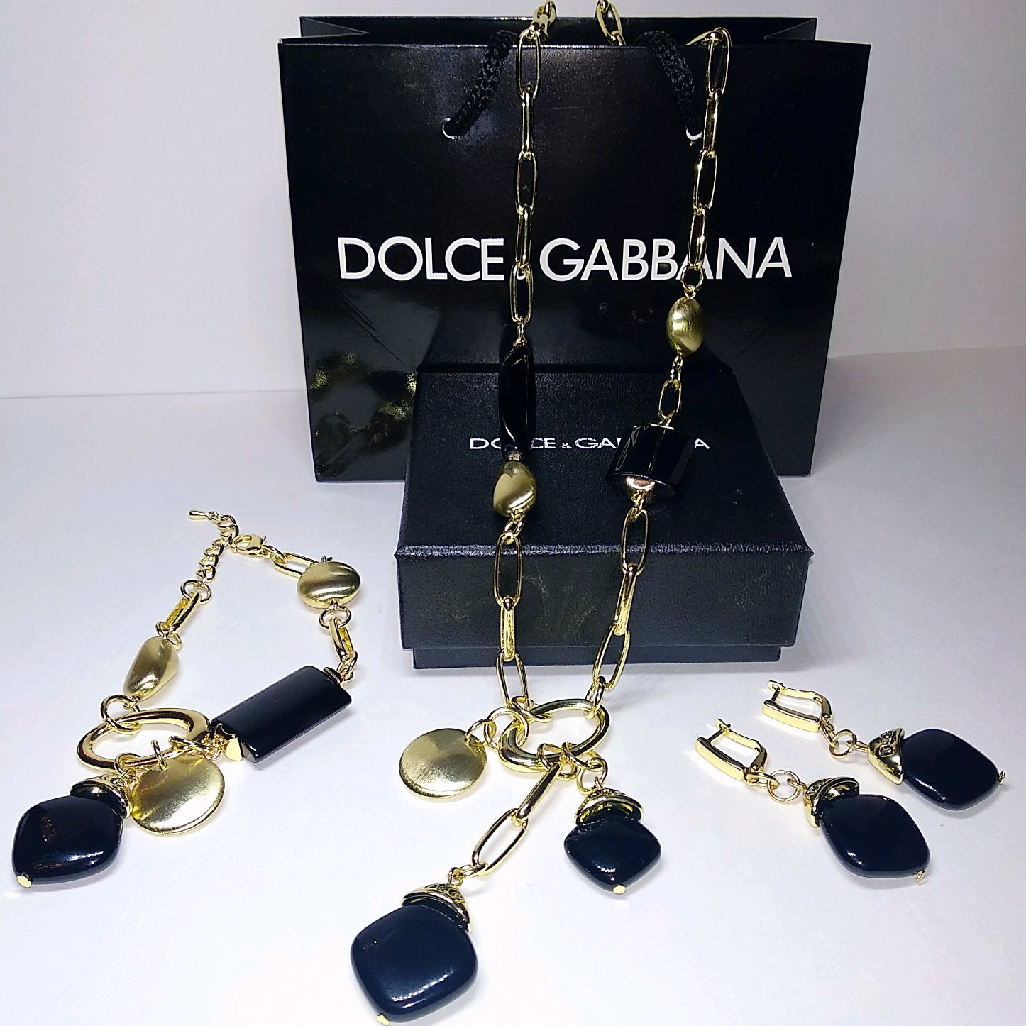 Украшения набор d&g. Набор Дольче Габбана. Dolce Gabbana колье черный крест. Комплект d2.