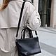 Кожаная женская сумка M, черная. Сумка через плечо. AUGUST BAGS. Интернет-магазин Ярмарка Мастеров.  Фото №2