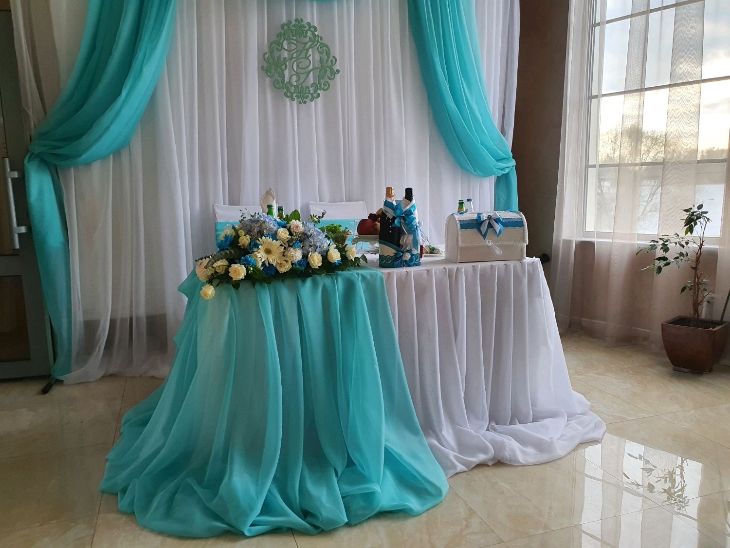 Оформление зала для свадьбы в бирюзовом цвете