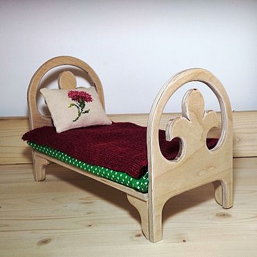 Кукольная кровать. Мебель для куклы из дерева.