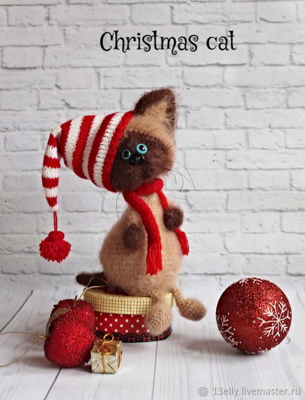 Новогодний кот в интернет-магазине Ярмарка Мастеров по цене 4180 ₽ –  E3AUHRU | Мягкие игрушки, Рязань - доставка по России
