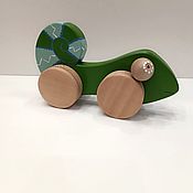 Куклы и игрушки ручной работы. Ярмарка Мастеров - ручная работа Juguetes de ruedas: el camaleón. Handmade.
