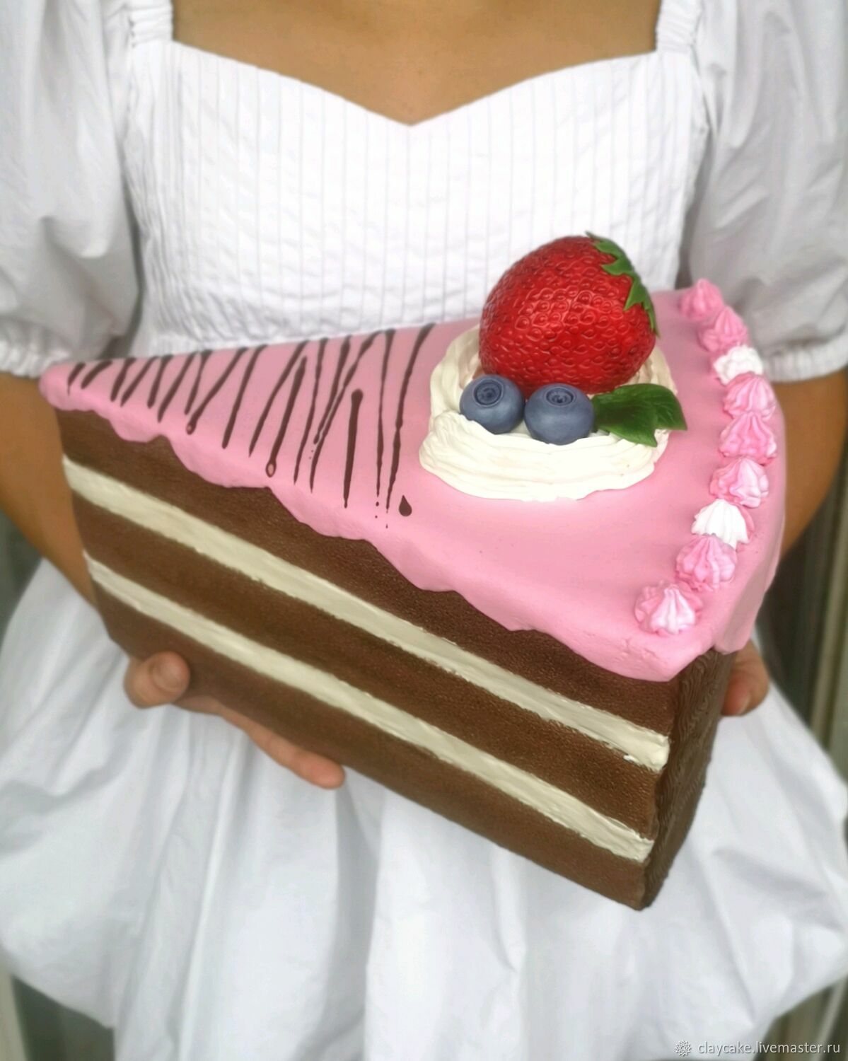 Муляж торта из пенопласта – украшение и реклама