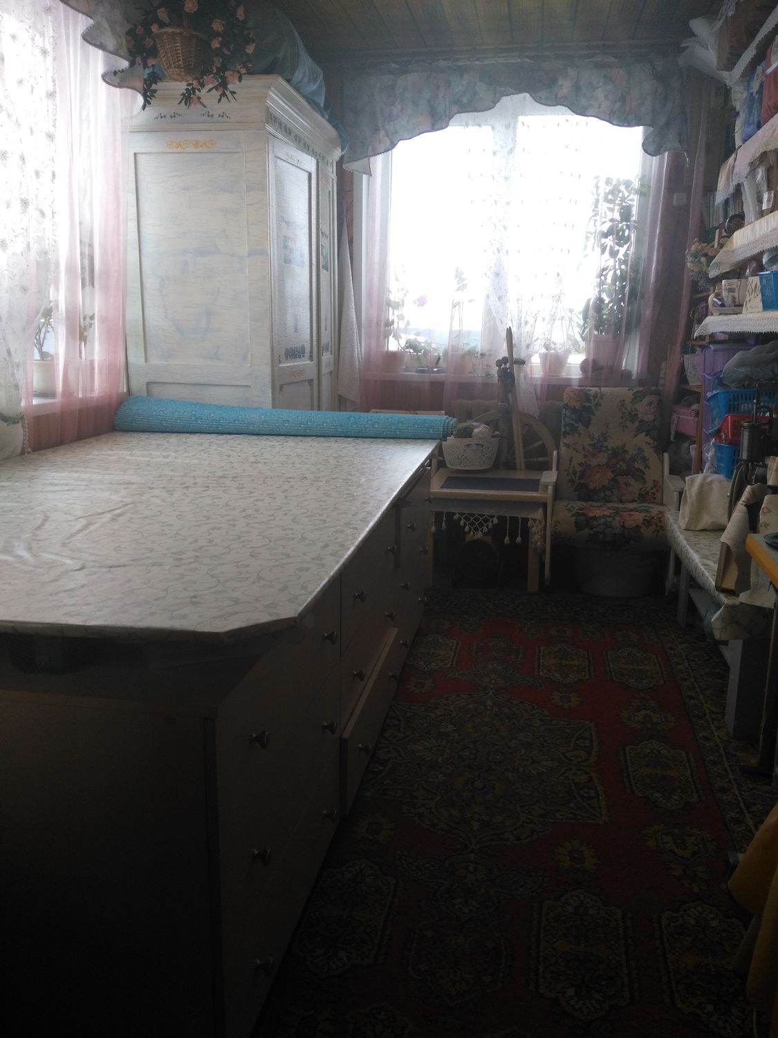Столешница двигается от окна при необходимост