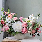 "Невесомость" Композиция из искусственных цветов в вазе
