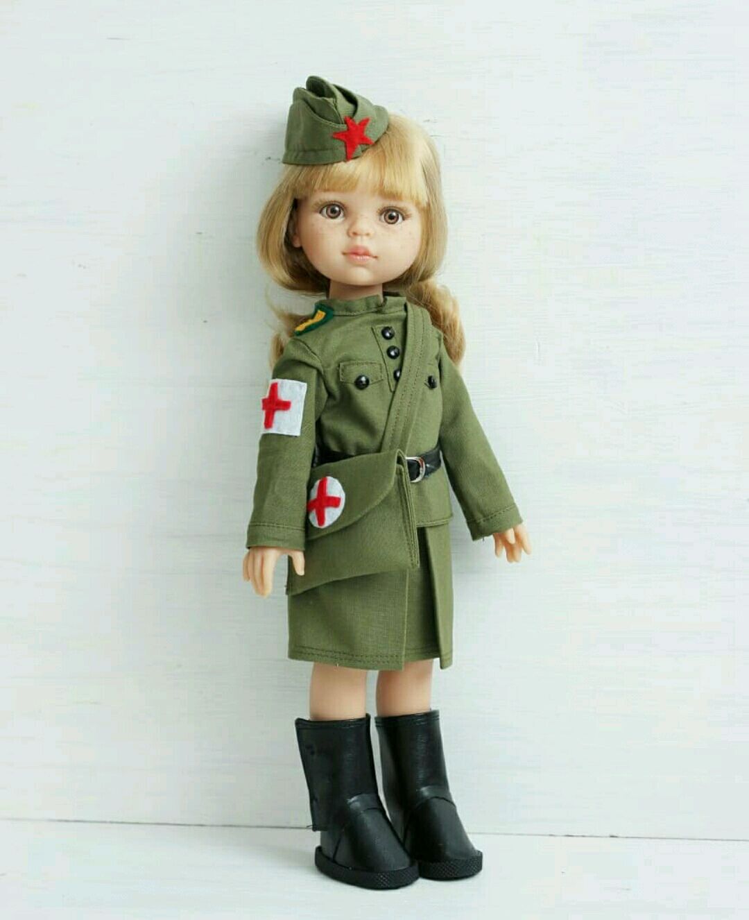 Кукла в военной форме