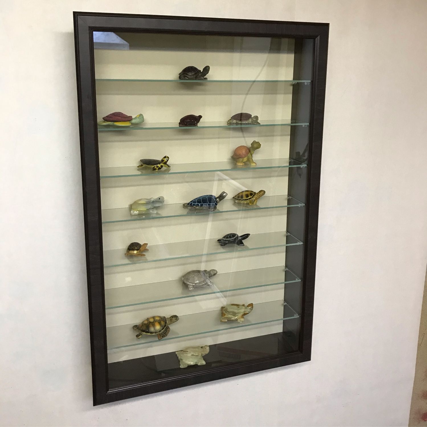 шкаф для моделей со стеклом