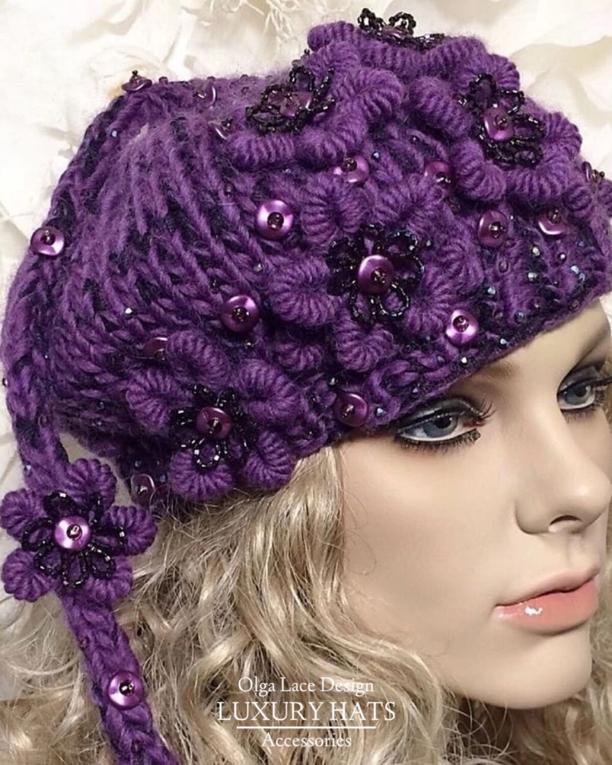 Фиолетовая вязаная шапка